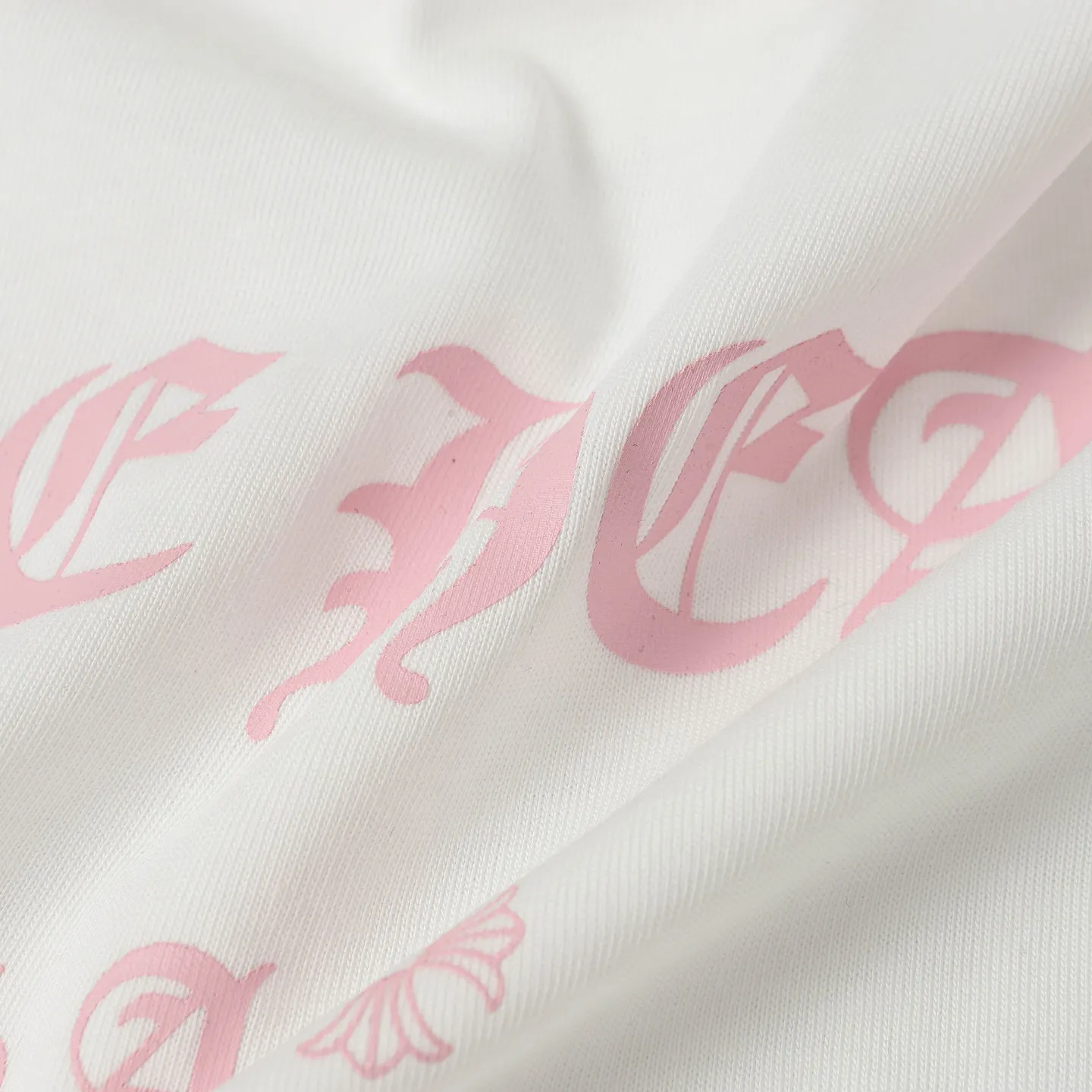 🅿️170 CHROME HEARTS/Chrome Heart CH Sanskrit printed short-sleeved T-shirt The fabric is made of 280g heavy combed cotton, customized with 32 count 1*1 threads, and washed twice for ready-to-wear. The fabric is comfortable and skin-friendly without any strange feeling. Custom-dyed fabric, with high textile density, good drape, and not easy to deform. The thick texture and tight spinning process will not affect the breathability of the fabric. The color saturation is very high. Imported digital direct-injection printing technology. A versatile and good-looking short-sleeve. The loose version covers the flesh and makes you look slimmer. It is the same style for men and women. It has three complete standards. Color: Black-White Size: XS-L